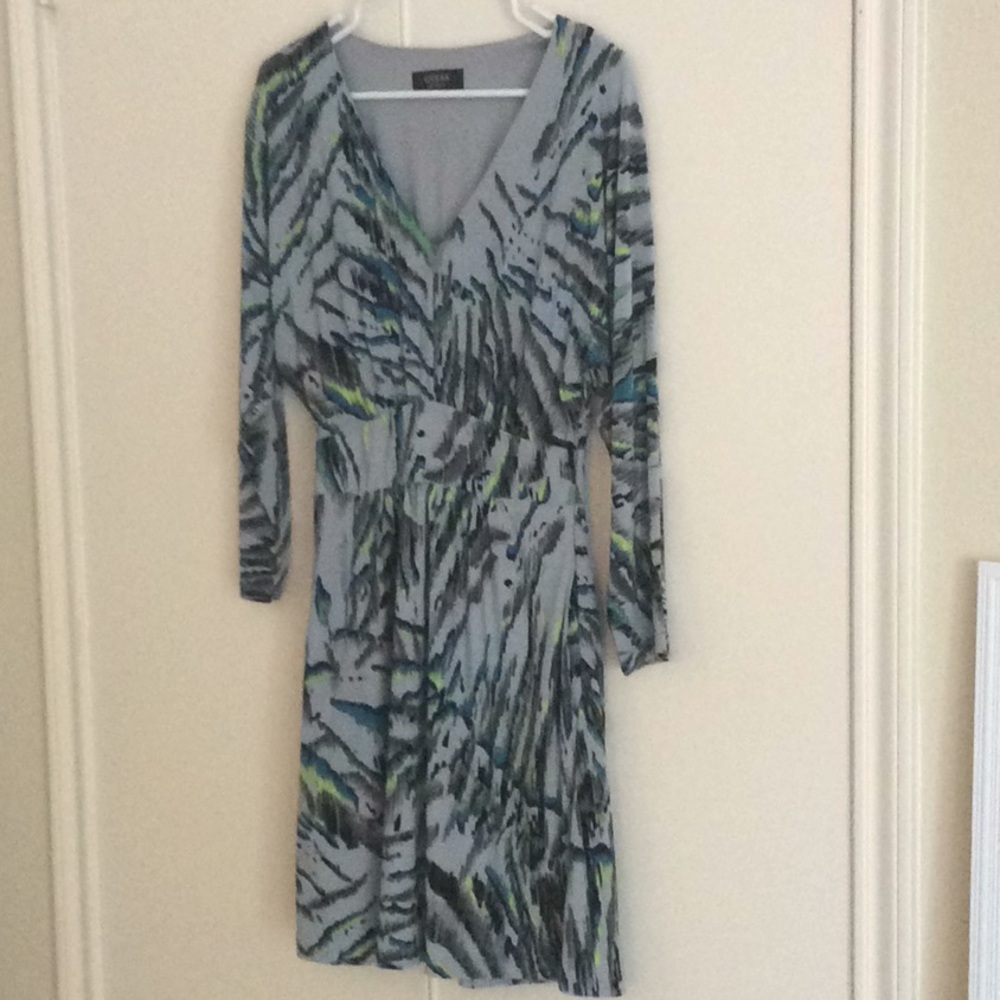 Beautiful dress made by Guess. LIKE NEW!Size 4